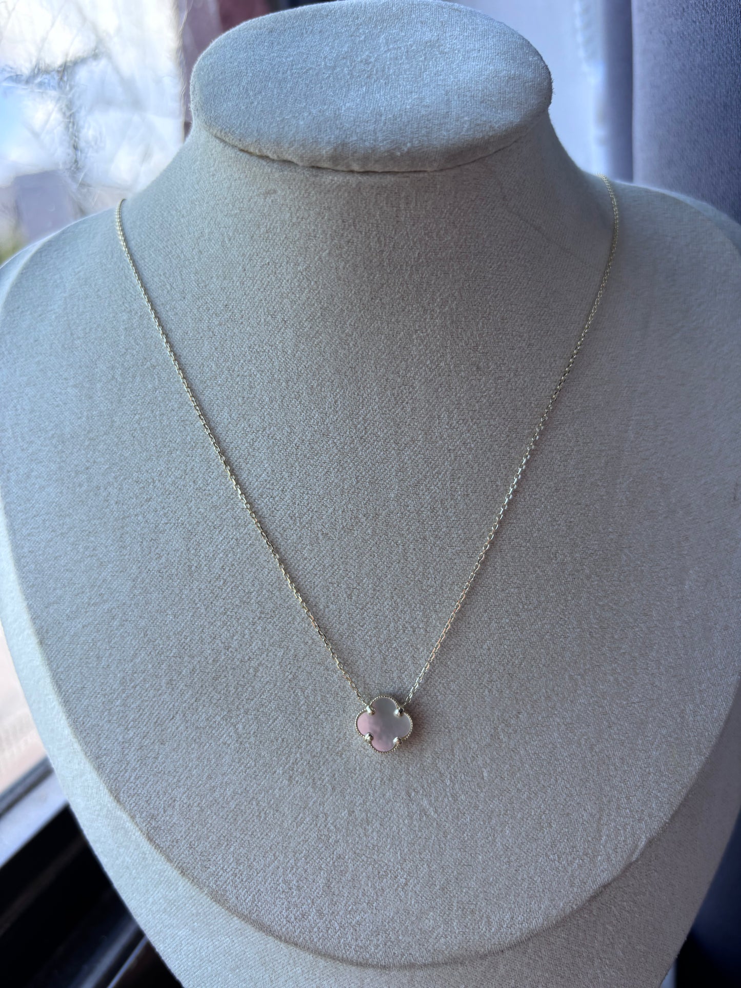 10K Solid Gold •  Daisy Pearl